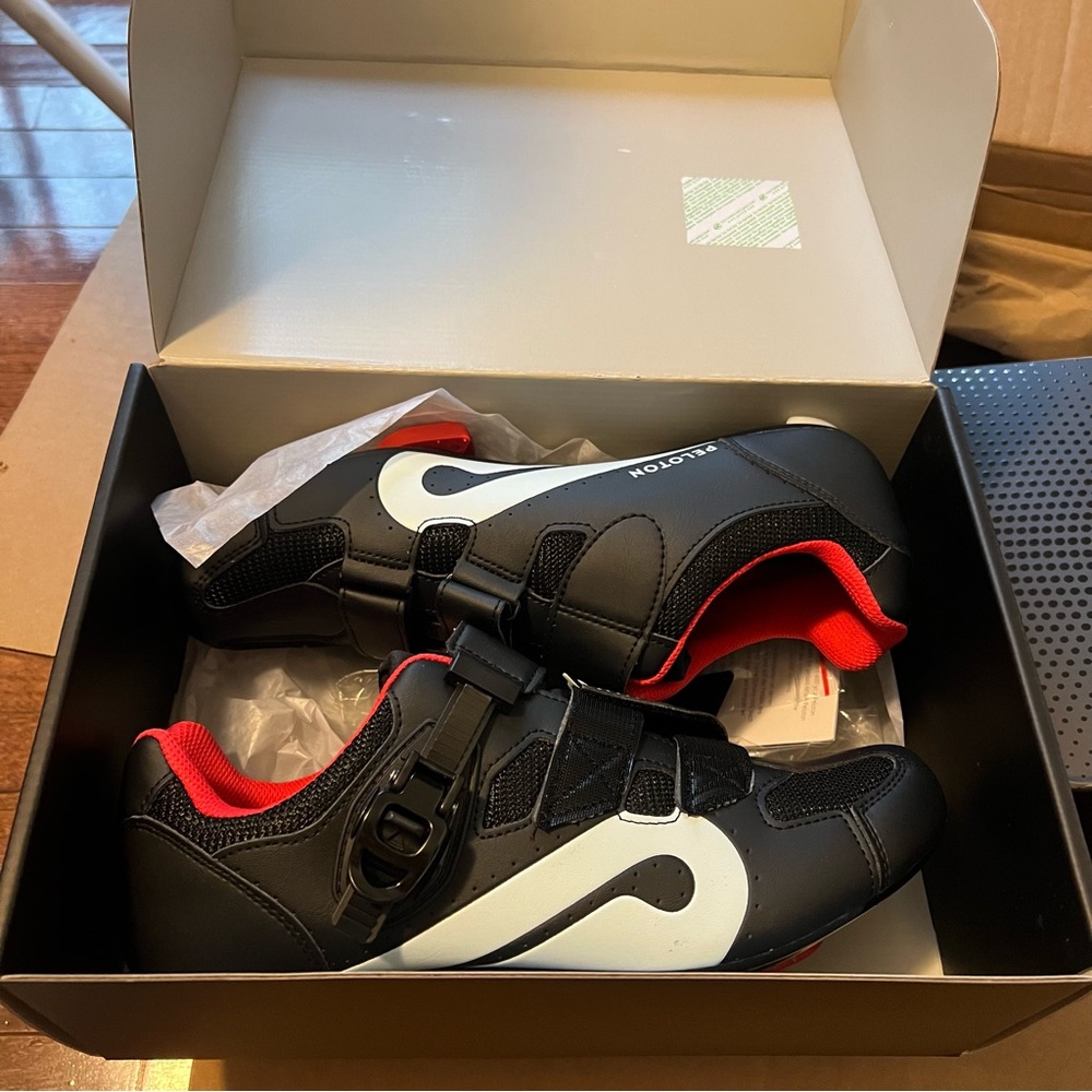 Mens Peloton cycling shoes - new!